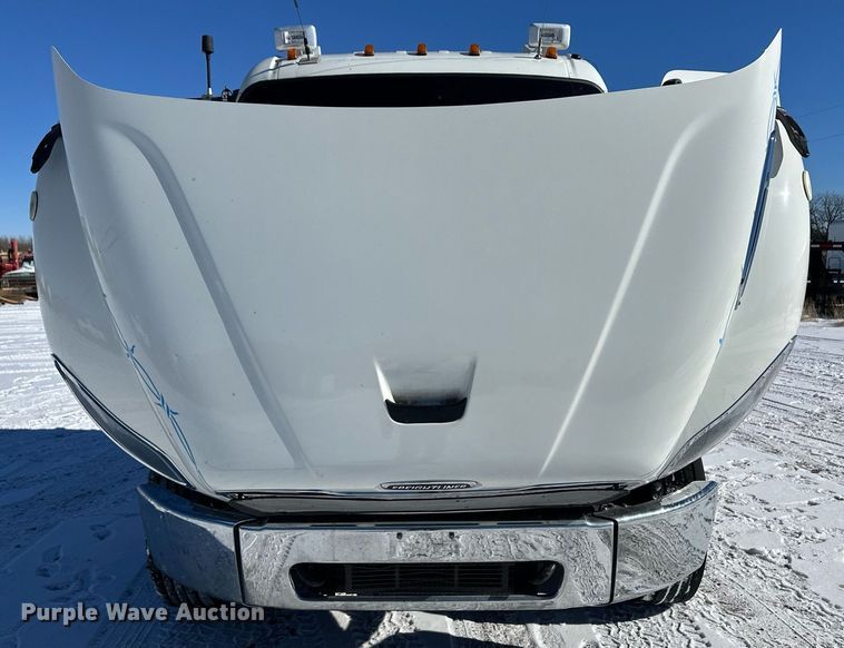 image for item DM2659 2008 Freightliner Business Class M2 Crew Cab semi truck