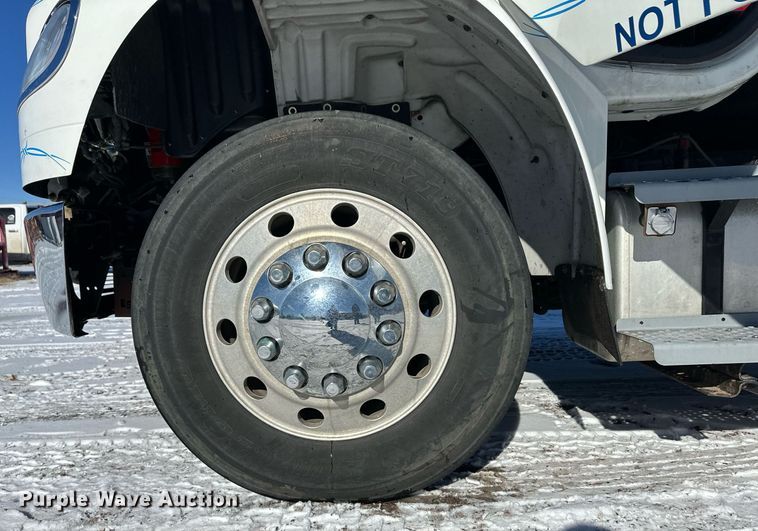 image for item DM2659 2008 Freightliner Business Class M2 Crew Cab semi truck