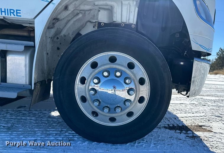 image for item DM2659 2008 Freightliner Business Class M2 Crew Cab semi truck