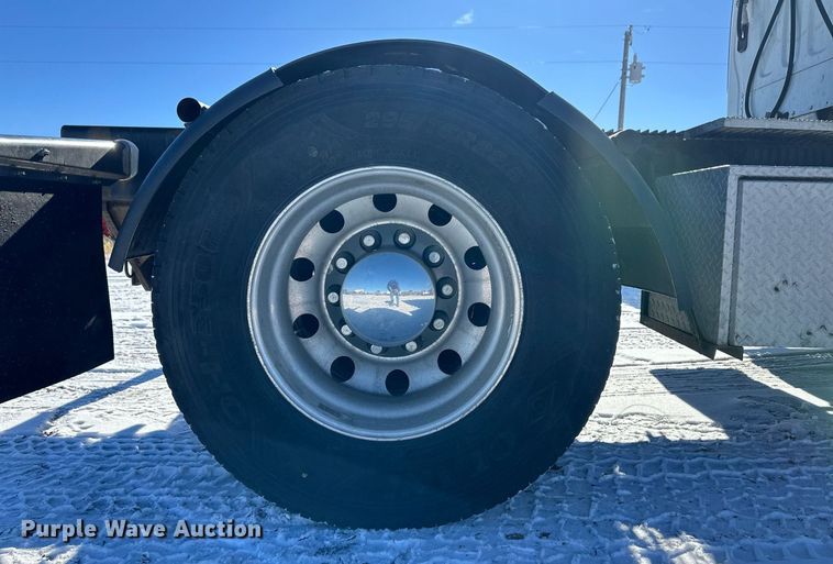 image for item DM2659 2008 Freightliner Business Class M2 Crew Cab semi truck