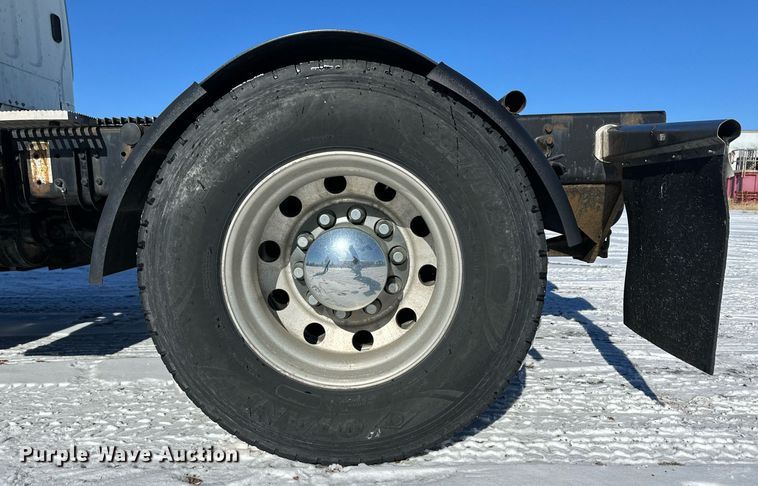 image for item DM2659 2008 Freightliner Business Class M2 Crew Cab semi truck