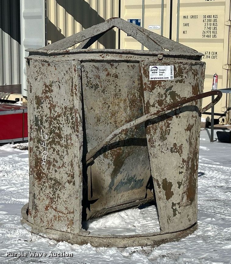 image for item DN0652 Concrete bucket