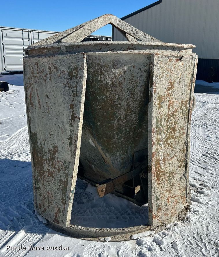 image for item DN0652 Concrete bucket