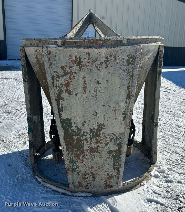 image for item DN0652 Concrete bucket