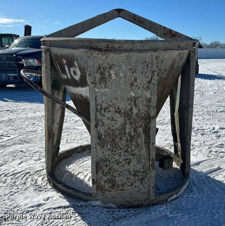 image for item DN0652 Concrete bucket