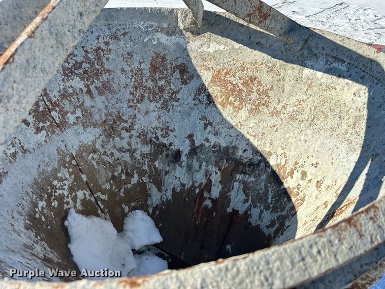 image for item DN0652 Concrete bucket