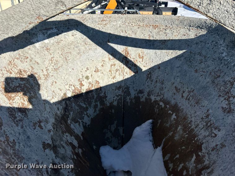 image for item DN0652 Concrete bucket