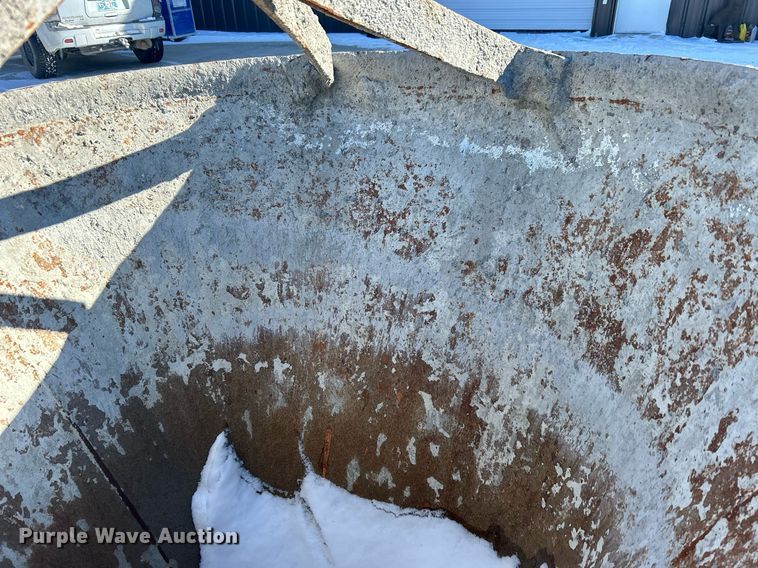 image for item DN0652 Concrete bucket