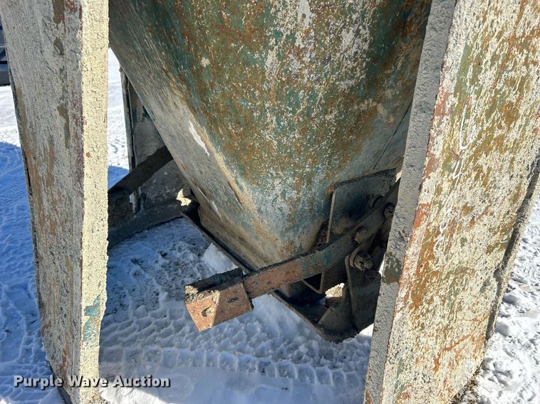 image for item DN0652 Concrete bucket