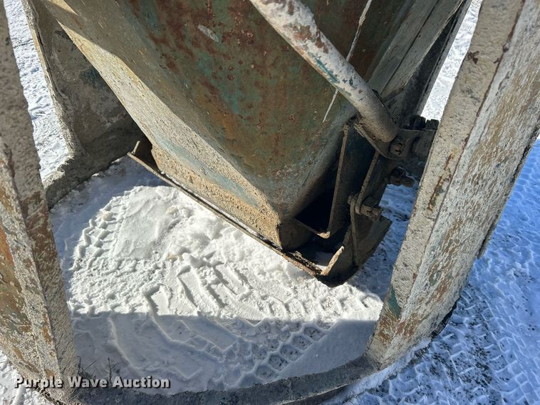image for item DN0652 Concrete bucket