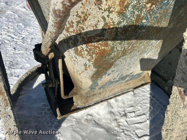 image for item DN0652 Concrete bucket