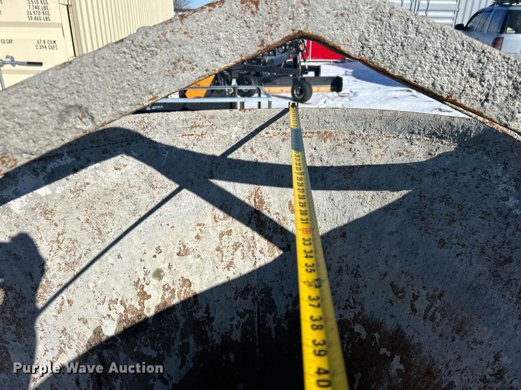 image for item DN0652 Concrete bucket