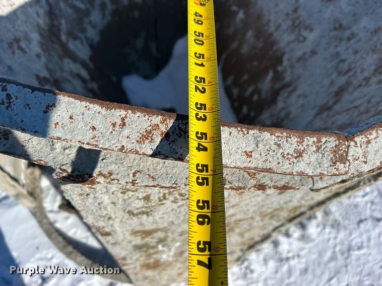 image for item DN0652 Concrete bucket