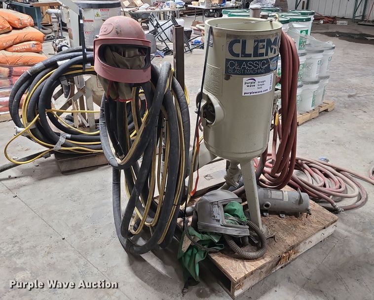 image for item DN8261 2019 Clemco 1648 sand blaster