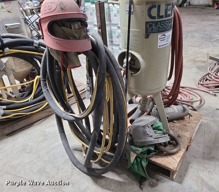 image for item DN8261 2019 Clemco 1648 sand blaster