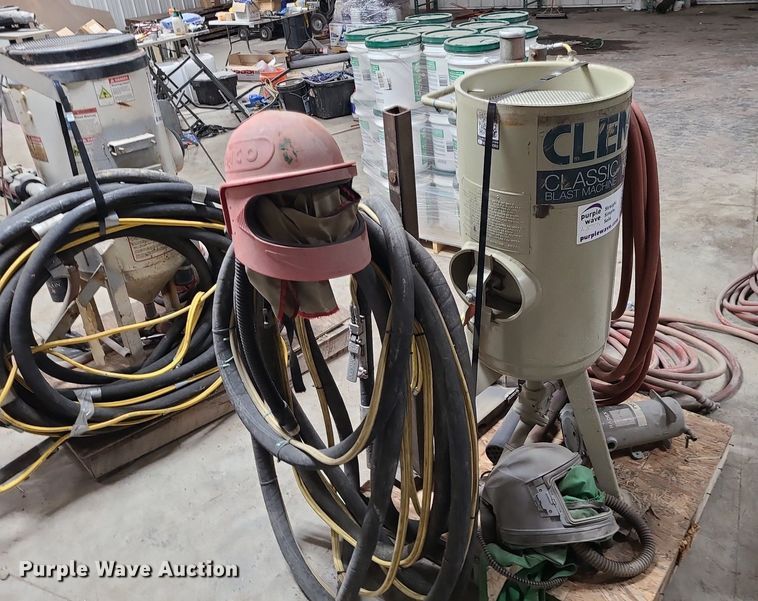image for item DN8261 2019 Clemco 1648 sand blaster