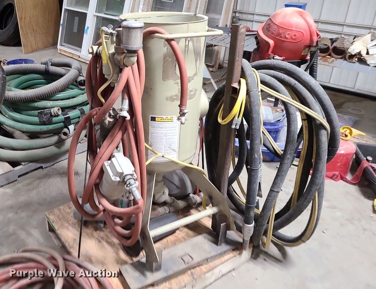 image for item DN8261 2019 Clemco 1648 sand blaster
