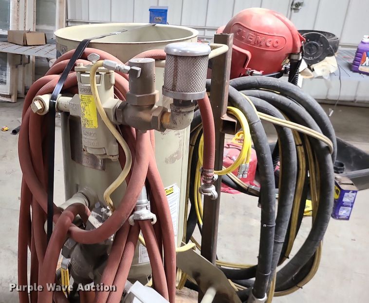 image for item DN8261 2019 Clemco 1648 sand blaster