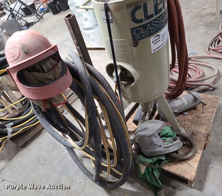 image for item DN8261 2019 Clemco 1648 sand blaster