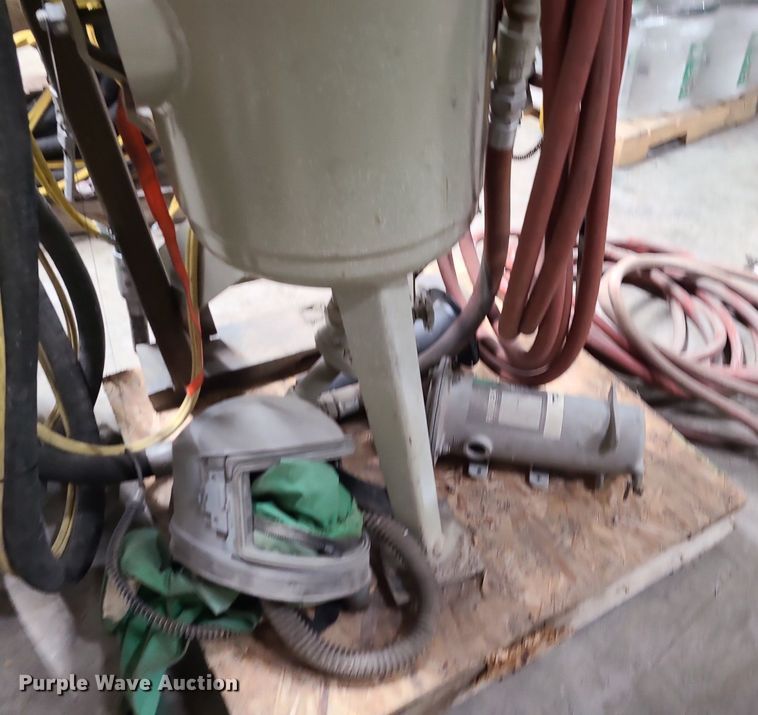 image for item DN8261 2019 Clemco 1648 sand blaster