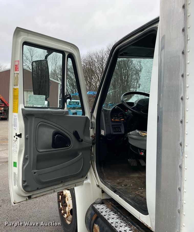 image for item DP0281 2004 International 4300 box truck