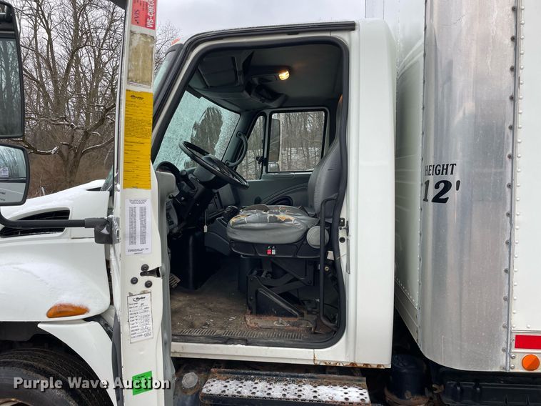 image for item DP0281 2004 International 4300 box truck