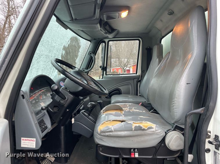 image for item DP0281 2004 International 4300 box truck