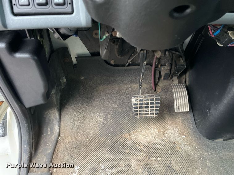 image for item DP0281 2004 International 4300 box truck