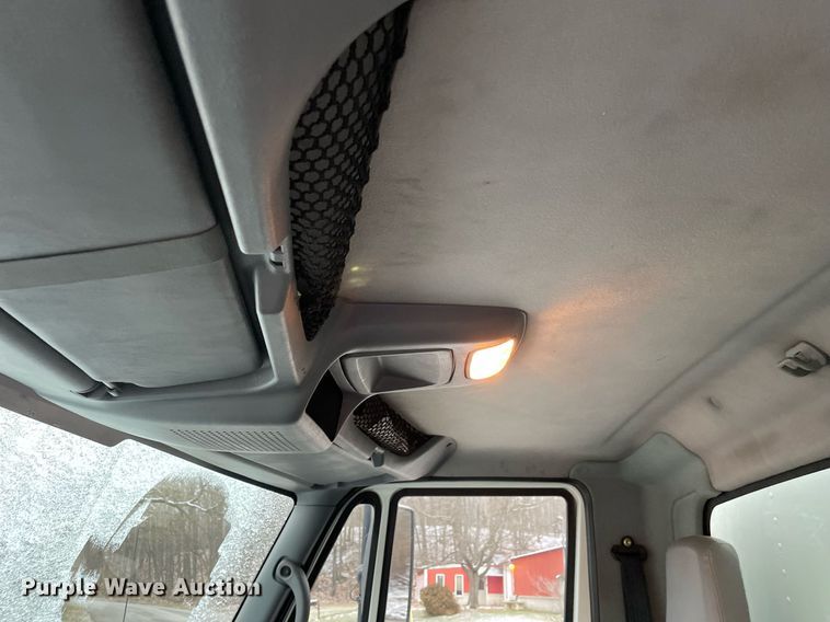 image for item DP0281 2004 International 4300 box truck