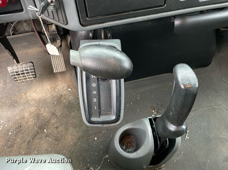 image for item DP0281 2004 International 4300 box truck