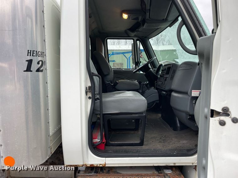 image for item DP0281 2004 International 4300 box truck