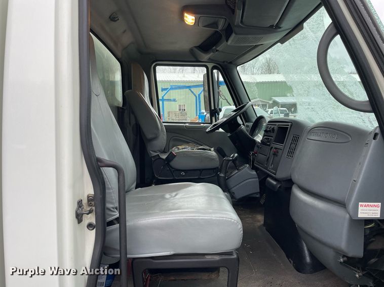 image for item DP0281 2004 International 4300 box truck