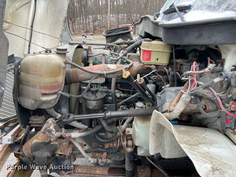 image for item DP0281 2004 International 4300 box truck