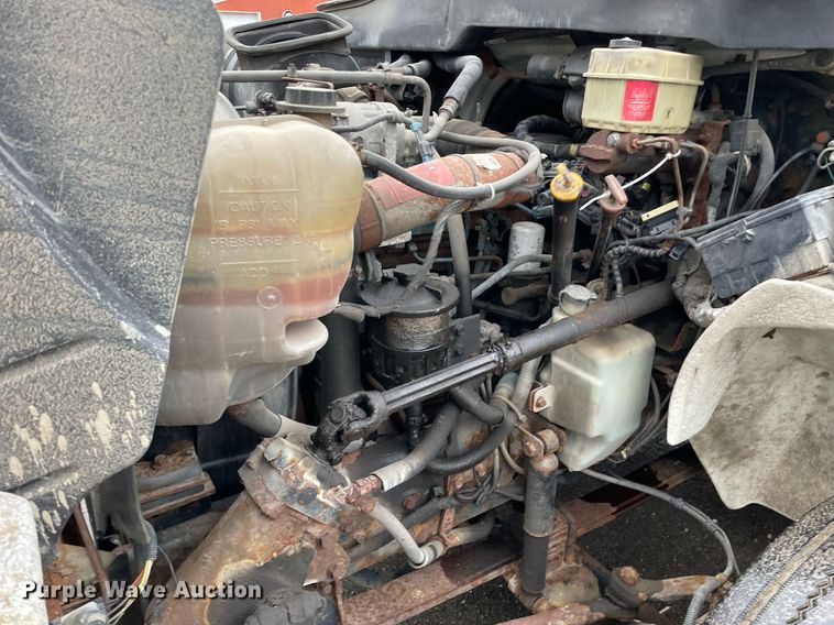 image for item DP0281 2004 International 4300 box truck