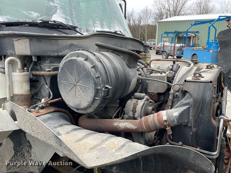 image for item DP0281 2004 International 4300 box truck