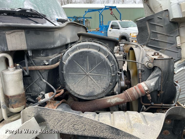 image for item DP0281 2004 International 4300 box truck