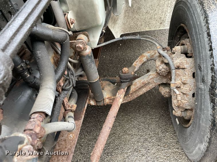 image for item DP0281 2004 International 4300 box truck