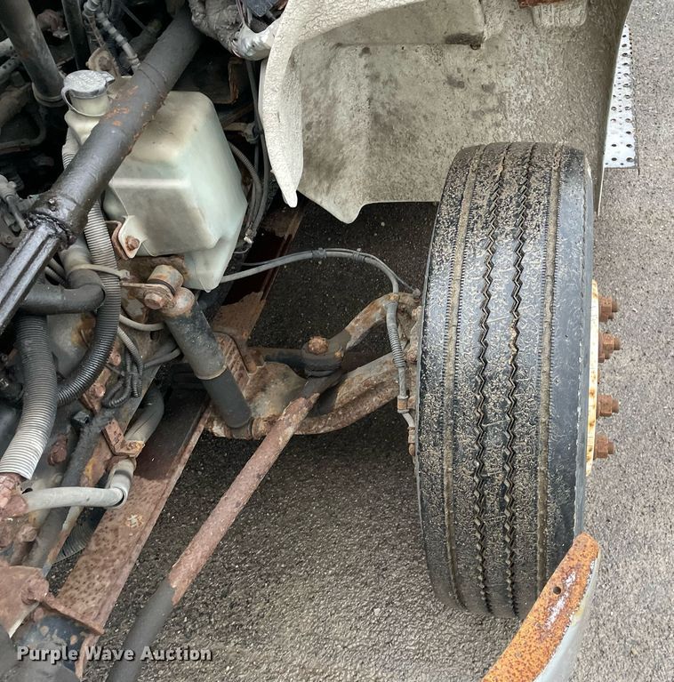 image for item DP0281 2004 International 4300 box truck