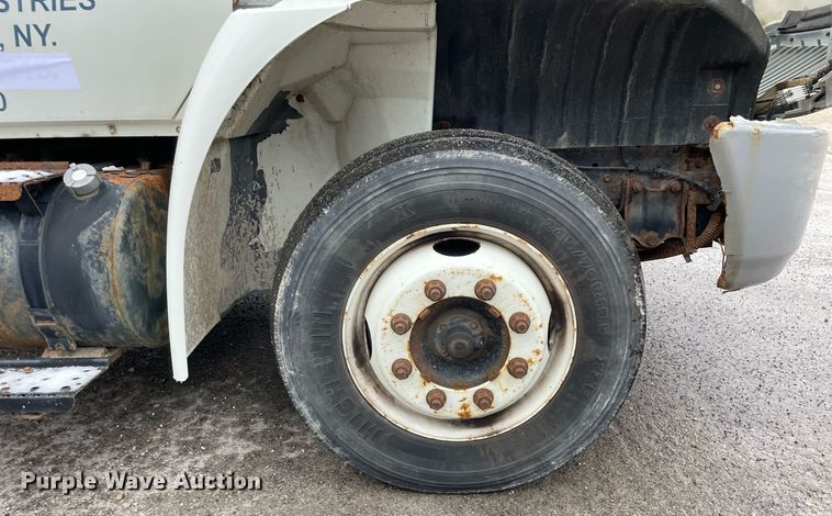 image for item DP0281 2004 International 4300 box truck