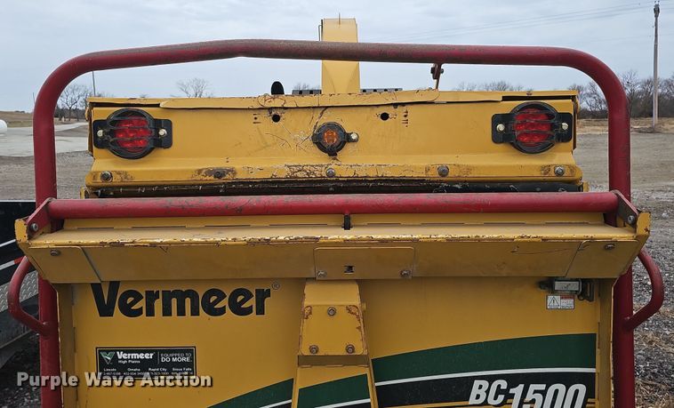 image for item DQ8549 2019 Vermeer BC1500 wood chipper