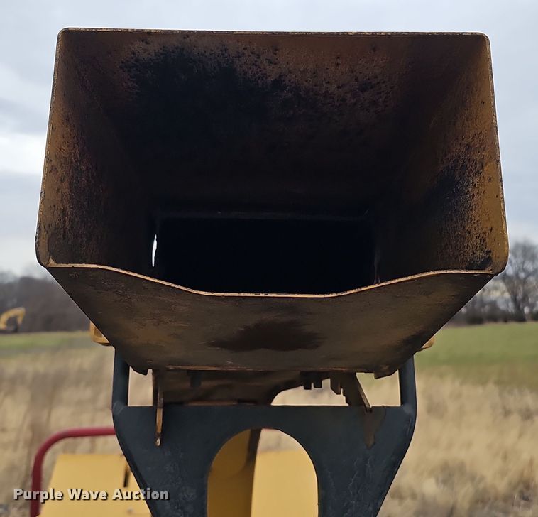 image for item DQ8549 2019 Vermeer BC1500 wood chipper