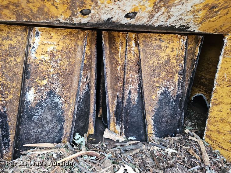 image for item DQ8549 2019 Vermeer BC1500 wood chipper