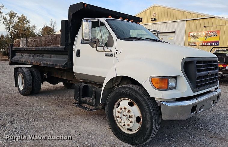 image for item DS5690 2003 Ford F650 Super Duty XLT  dump truck