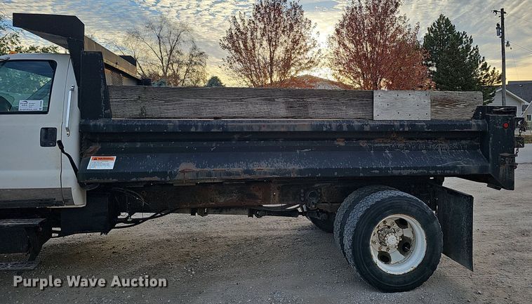 image for item DS5690 2003 Ford F650 Super Duty XLT  dump truck