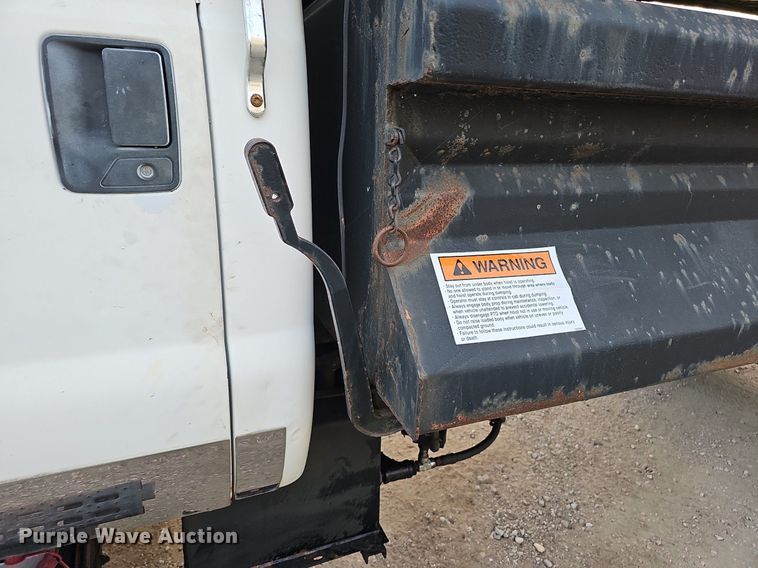 image for item DS5690 2003 Ford F650 Super Duty XLT  dump truck