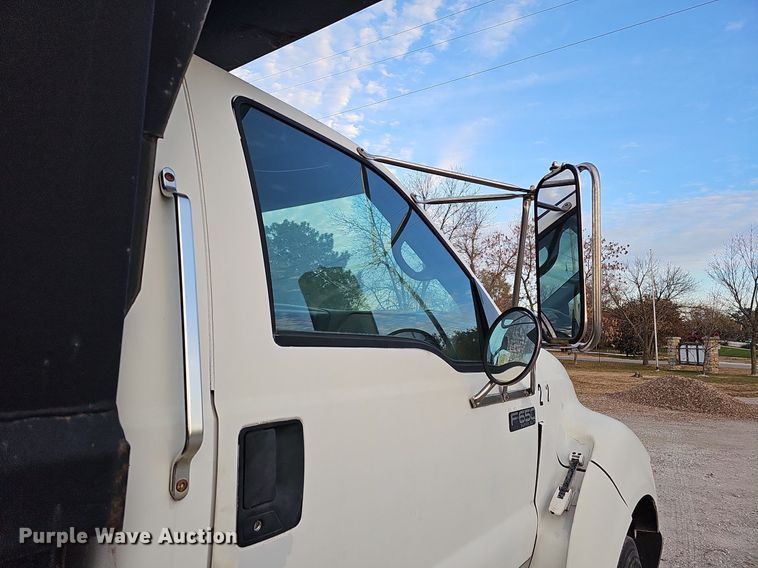 image for item DS5690 2003 Ford F650 Super Duty XLT  dump truck