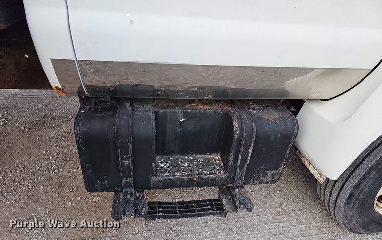 image for item DS5690 2003 Ford F650 Super Duty XLT  dump truck