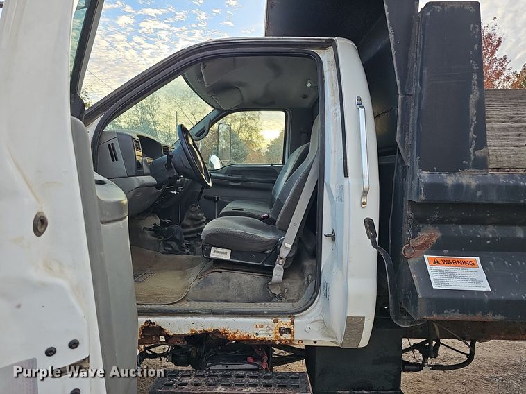 image for item DS5690 2003 Ford F650 Super Duty XLT  dump truck
