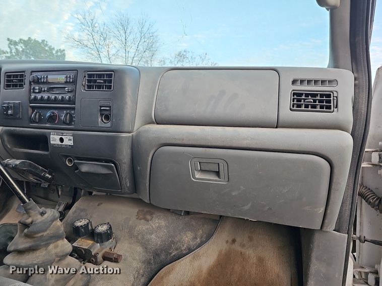 image for item DS5690 2003 Ford F650 Super Duty XLT  dump truck