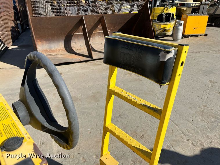 image for item EI0590 2016 Pack Mule SC-775-6CA utility cart